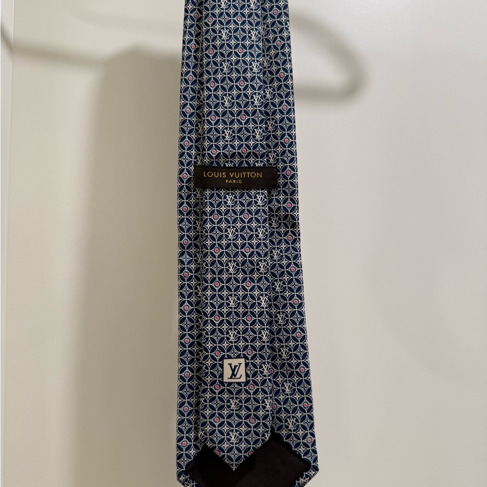 Louis Vuitton Silk Necktie - Navy with pink dots luxury Geometric - Picture 3 of 3